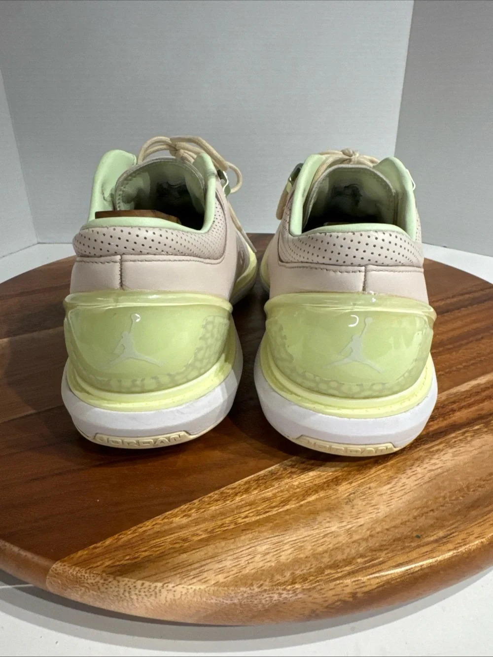 Jordan light cream